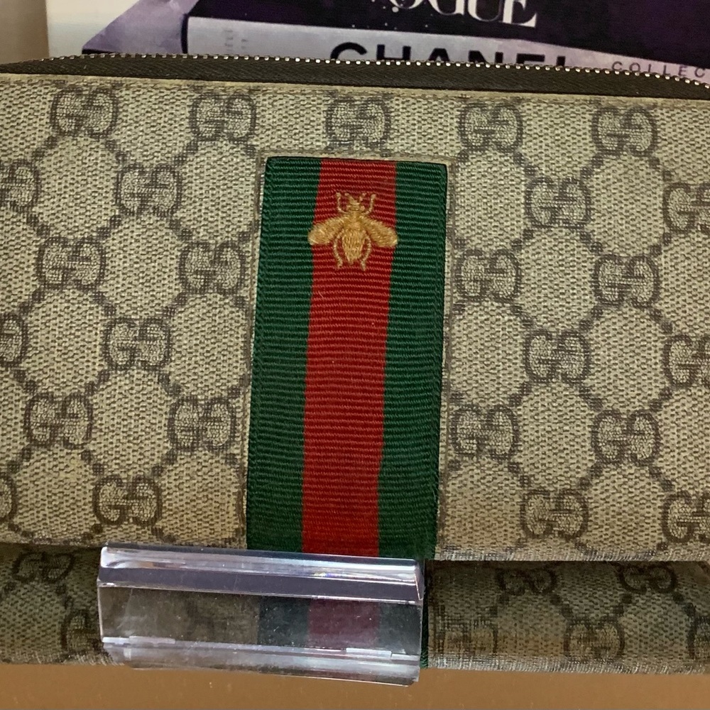 Gucci Beige GG Wallet with Red and Green Stripe